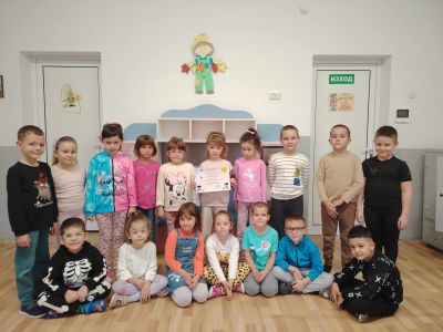 Децата от ДГ "Слънчице" с награди в конкурса "Да нарисуваме доброто", организиран от МКБППМН - град Етрополе и Община Етрополе 10