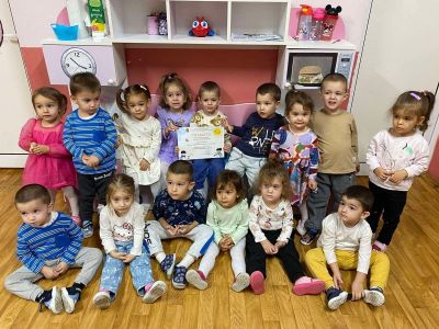 Децата от ДГ "Слънчице" с награди в конкурса "Да нарисуваме доброто", организиран от МКБППМН - град Етрополе и Община Етрополе 11
