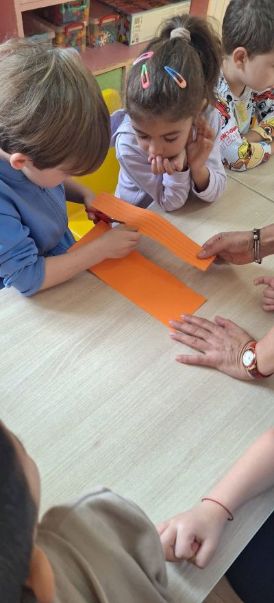 Децата от ДГ "Слънчице" с награди в конкурса "Да нарисуваме доброто", организиран от МКБППМН - град Етрополе и Община Етрополе 14