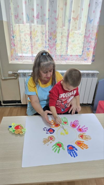 Децата от ДГ "Слънчице" с награди в конкурса "Да нарисуваме доброто", организиран от МКБППМН - град Етрополе и Община Етрополе 18