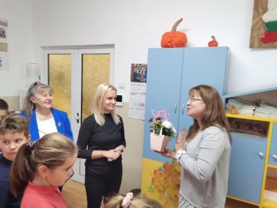 Съвместна дейност между ДГ "Слънчице" и СУ "Христо Ясенов" по повод Деня на четенето 11