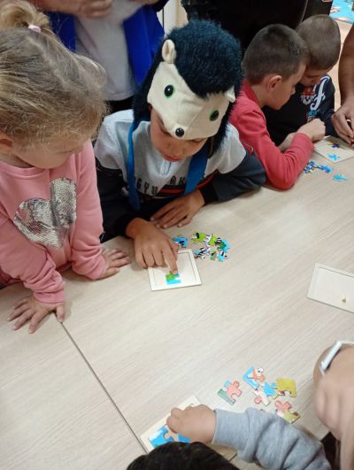Съвместна дейност между ДГ "Слънчице" и СУ "Христо Ясенов" по повод Деня на четенето 19