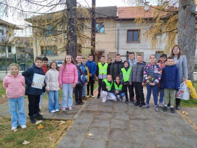 Съвместна дейност между ДГ "Слънчице" и СУ "Христо Ясенов" по повод Деня на четенето 3