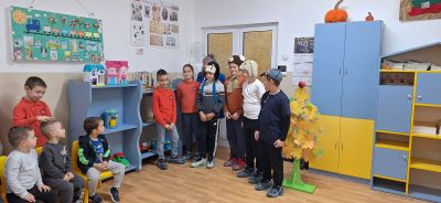 Съвместна дейност между ДГ "Слънчице" и СУ "Христо Ясенов" по повод Деня на четенето 5
