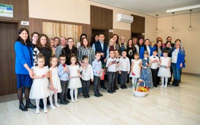 Светлина, радост и коледни пожелания от децата на ДГ "Слънчице" 1