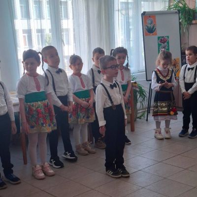 Децата поздравиха дамите в Дома за стари хора  14