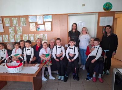  Децата поздравиха дамите в Дома за стари хора  2