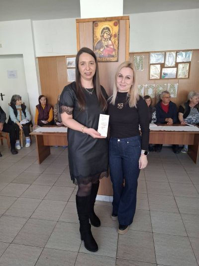  Децата поздравиха дамите в Дома за стари хора  4