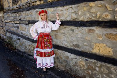 Да съхраним българското - колективът на ДГ "Слънчице" пременен в народни носии 5