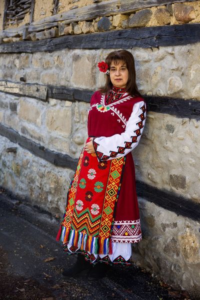 Да съхраним българското - колективът на ДГ "Слънчице" пременен в народни носии 9