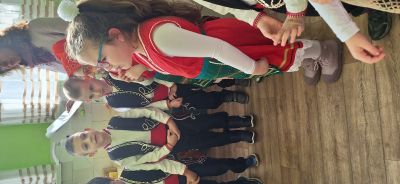 Децата от четвърта група "Усмивка"  с емоционален поздрав по случай 21 януари - Бабинден 19