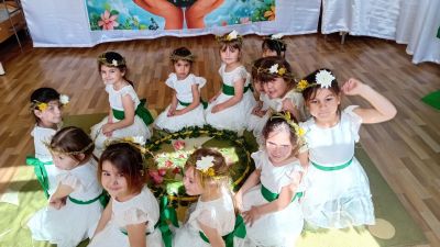 Красивите лазарки на ДГ "Слънчице" 2