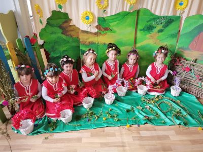 Красивите лазарки на ДГ "Слънчице" 4