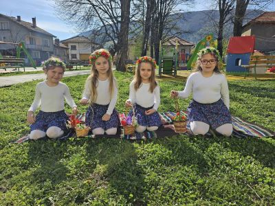 Красивите лазарки на ДГ "Слънчице" 6