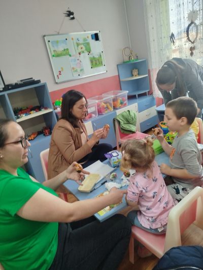 "Великденска работилничка в първа група "Пчеличка" 9