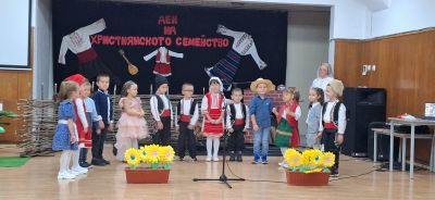"Ден на християнското семейство" - празник в трета група "Мечо Пух" - ДГ Слънчице - Етрополе