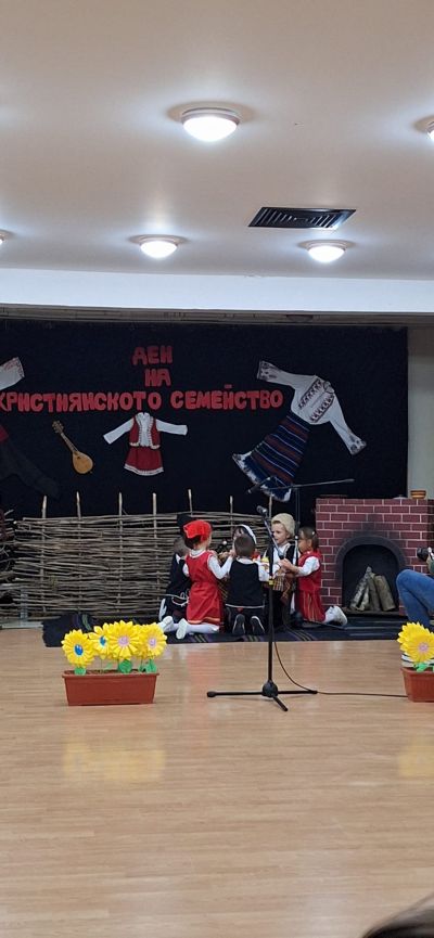 "Ден на християнското семейство" - празник в трета група "Мечо Пух" - ДГ Слънчице - Етрополе