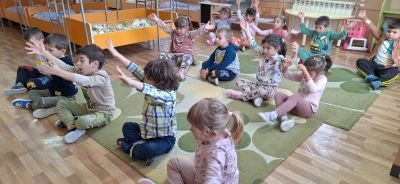Здрави и щастливи с пилатес - ДГ Слънчице - Етрополе