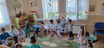 Здрави и щастливи с пилатес - ДГ Слънчице - Етрополе